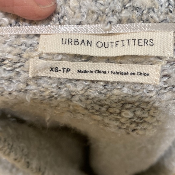 Urban Outfitters Rosie Cozy V-Neck Pullover Side Vent Sweater x small - Picture 8 of 10